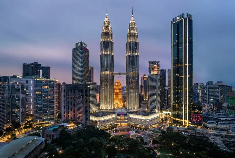 Kuala Lumpur, Malaysia from €457 Roundtrip: Saudia Flights from Madrid